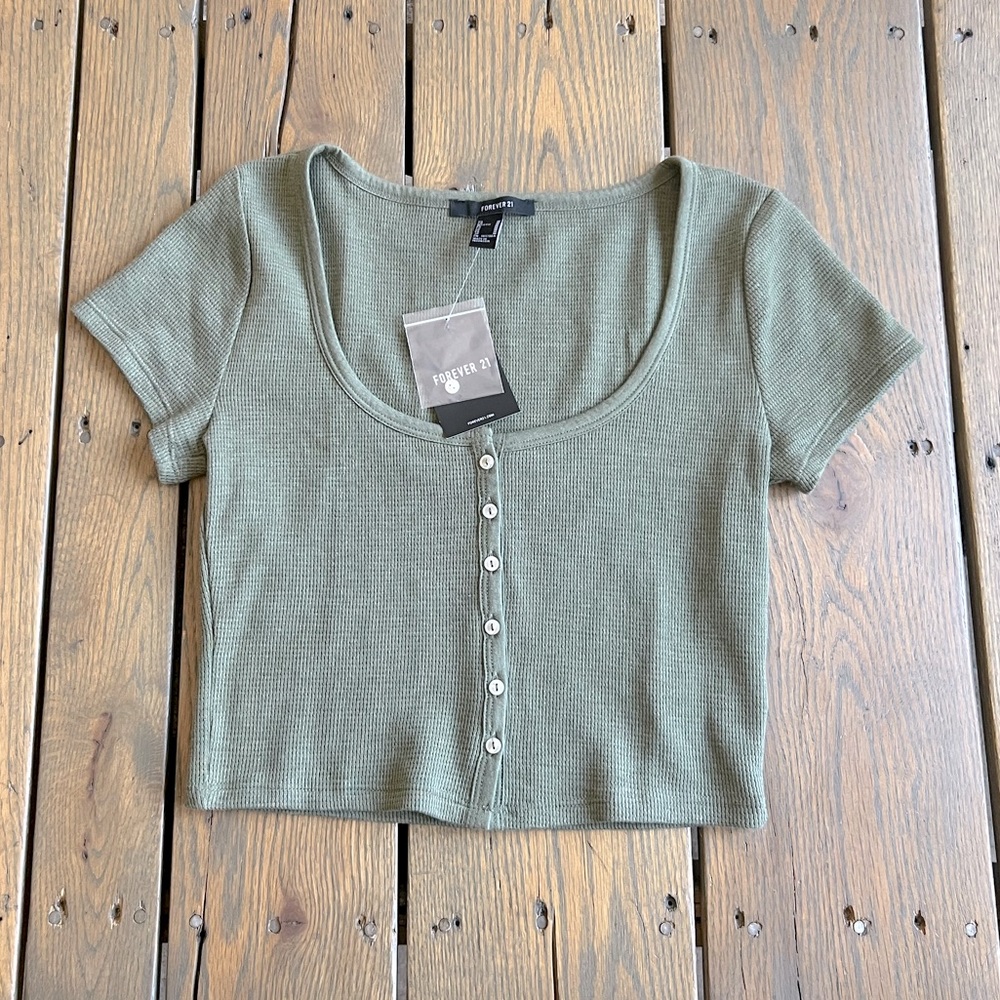 Forever 21 Green Crop Tee - Sz M
